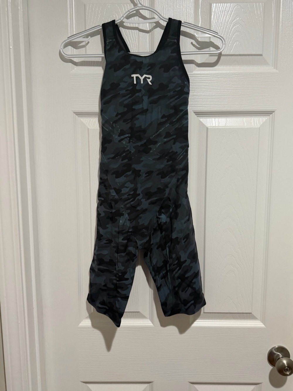 TYR Venzo women’s closed back tech suit. Size 25. No tears, some thinning.